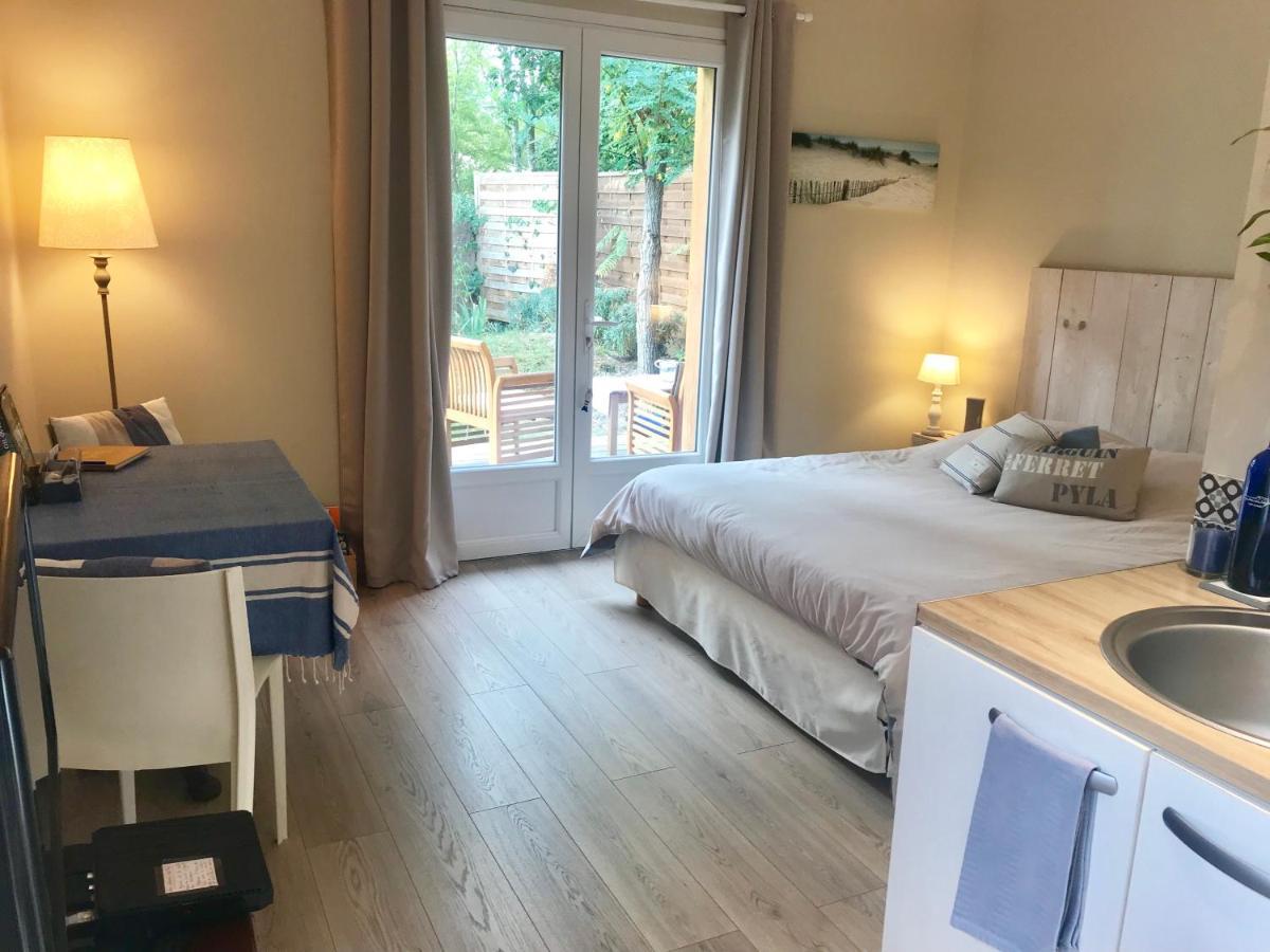 Escale Sous Les Pins Villa Salles  Eksteriør billede